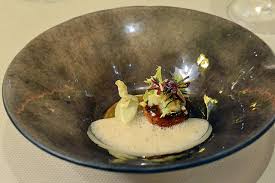 Angler Sattelschwein Mit Parmesan Truffel Schaum Und Artischockensalat Lebensmittel Essen Artischocken Salat Artischockensalat