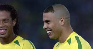 Nothing to see here, just richarlison rocking the 2002 world cup fat ronny haircut an a full brazil kit, pinging caseys into the onion bag in his garden whilst there is a global pandemic. Ronaldo R9 Haircut