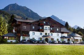 Herrliche aussichten und blühende wiesen machen den aufstieg auf den schafberg oder das zwölferhorn im salzkammergut zum erholungserlebnis. Tt 94 Salzkammergut Radweg Ab Wolfgangsee Hotel Bergrose