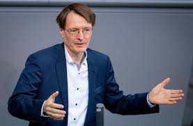 Karl lauterbach ist als experte zum thema gesundheit ein gern und häufig gesehener gast in talksendungen. Karl Lauterbach Privat Ohne Fliege Deshalb Gab Der Politiker Sein Markenzeichen Auf News De