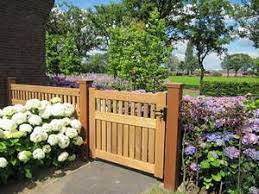 tuinhek dicht hout met houten hekwerk tuinhekken farm poorten 3 300x225 tuinhek tuin hekwerk tuin