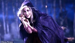 And while parker wasn't there in person. Sarah Jessica Parker Reveals She Loved Flying On Her Broomstick In Halloween Classic Hocus Pocus Daily Mail Online