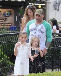 2 age, parents, siblings, family, ethnicity, nationality joe rogan began his career at the young age of 14 where he started to participate in. Stand Up Comedian Joe Rogan Married To Wife Jessica No Divorce Parents Of Two Children