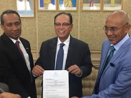 Menteri besar pahang, datuk seri wan rosdy wan ismail berkata, cuti peristiwa itu diisytiharkan bagi memperingati tarikh. Bernama On Twitter Pahang Umum Cuti Peristiwa Esok Sempena Istiadat Melafaz Dan Menandatangani Sumpah Jawatan Yang Di Pertuan Agong Ke 16 Oleh Sultan Pahang Mb Pahang Https T Co Cqlt5nhezl