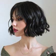 Check out these hairstyle pictures to find a great cut with bangs for your thick and wavy hair. 55 Neue Bob Frisuren Mittellang Tren Short Wavy Hair Thick Wavy Hair Short Hair With Bangs