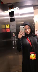 Açıq-saçıq şəkilləri ilə məşhur olan qız hicab bağladı - FOTO - Unikal.az