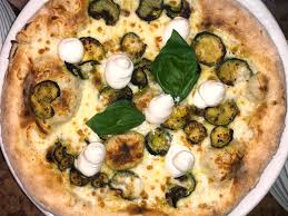 Le melanzane a funghetto sono un contorto campano classico e gustoso a base di melanzane fritte e pomodori ramati, ottime anche per condire la pasta. I Diversi Tipi Di Impasti Pizzeria Myosotis Pizzeria Ristorante Mirano Venezia