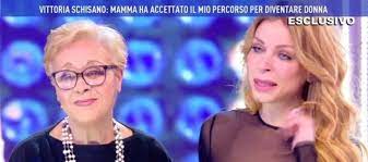 Durante la trasmissione è stato anche mandato in onda il video della proposta di matrimonio di fabrizio a vittoria. Vittoria Schisano E La Commovente Lettera Della Madre A Domenica Live Gay It