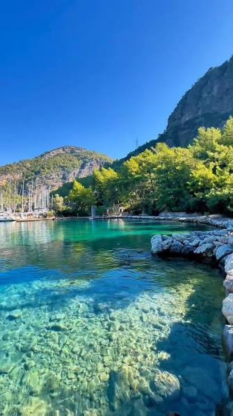 Gocek Experience | 🌴 Boynuzbükü Koyu / Göcek 🌊 Göcek'in karadan da  ulaşımı olan ender koylarından. Doğal dalgakırana sahip olduğundan denizi  her zaman... | Instagram