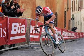 De strade bianche door de toscaanse heuvels, met ónze mathieu van der poel, de grootste nederlandse sporter aller tijden na raymond van barneveld, alistair overeem en eric viscaal. Mathieu Van Der Poel Uses Budget Spec Aeroad Cf Sl For Strade Bianche Win Cyclingpaper