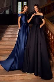 Nos robes en stock sont expédiées rapidement, possibilité d'être échangées et remboursées comme en magasin ! Robe De Soiree Longue Sur Mesure Oksana Mukha Paris
