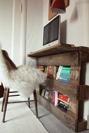 Pallet Desk Under Bay Window But Shorter And Must Find Way To Secure In Wall W O Bolts Meubles En Bois De Palettes Mobilier De Salon Et Bureau Palette