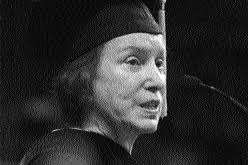 FOR MORE THAN HALF A CENTURY, UMUC HAS HELPED TO S H A PE—AND HAS, IN TURN,  BEEN SHAPED BY—THE U.S. MILITA RY. NOW, CONTRACT