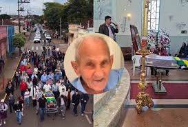 Despedida a Vovô Anésio, fenômeno na web, tem cortejo e velório em SP;  vídeos | Notícias | Quem