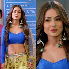 Hina khan is an indian actress, she comes from a usual middle class family in india. Image May Contain 2 People People Standing Indian Tv Actress Bollywood Girls Indian Bollywood Actress