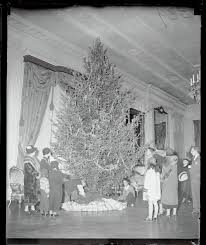Produkte aus der ganzen welt. A Timeline Of White House Christmas Decorations Through The Years