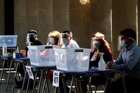 Los vocales de mesa son aquellos ciudadanos designados por las juntas electorales para recibir los de manera complementaria, dicha información se publicará en consulta.servel.cl y se enviará a cada instalación de mesas primarias 2017. Calendario Electoral Conoce Las Fechas Claves Para Las Elecciones Alcaldes Concejales Constituyentes Y Gobernadores Regionales 24 Horas Data 24horas