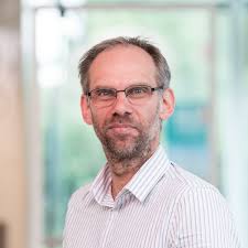 Scheikundig onderzoeker dr. Patrick Bäuerlein