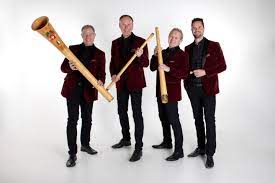 Descubre lo que sofi langenegger (langeneggersofi) encontró en pinterest, el lugar donde se encuentran las mejores ideas del mundo. Volksmusik Smoke On The Water Statt Heiler Bergwelt Das Alphorn Quartett Lochus Veroffentlicht Seine Erste Cd