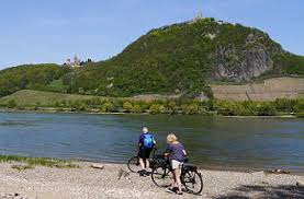 Gemäß landesplanung ist die stadt als mittelzentrum ausgewiesen. Quermania Urlaub In Linz Am Rhein Reiseziele Tipps Ubernachtung Ausfluge Sehenswurdigkeiten