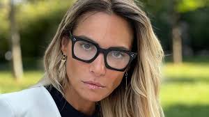 Elena Lo's Instagram, Twitter & Facebook