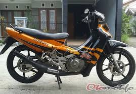 Motor ini menurut kmi adalah pengganti dari varian 2 tak ninja 150rr yang mulai akan diskontinu juli 2014 nanti. 10 Motor 2 Tak Terbaik Dan Tercepat Terbaru 2021 Otomotifo