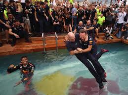 Christian horner vede tým red bull racing. F1 Monaco Daniel Ricciardo S Belly Flop Lewis Hamilton S Role Video