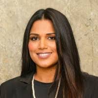 Shannon Ogle's Instagram, Twitter & Facebook