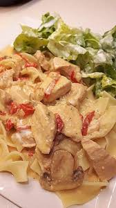 Puten Sahne Gulasch Auf Bandnudeln Rezept Bandnudeln Rezept Leckere Pasta Rezepte Und Putenfleisch Rezepte