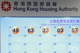 這種情況通常發生於一人申請者當中。 要注意，房委會除了攪珠結果分派揀樓次序外，還會按申請類別編排，申請類別的選樓次序如下表。 整個揀樓機制是，先讓最優先的申請類別 (即「家有長者優先選樓計劃」申請者) 按攪珠結果揀樓. å±…å±‹2019 å–®èº«äººå£«652äººçˆ­ä¸€ä¼™å'éš…è€…ä¸‹å¹´è¦æ€ç²‰å¶ºå±±éº—è‹' é¦™æ¸¯01 ç¤¾æœƒæ–°èž