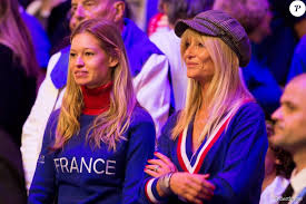Malgré cette défaite, le tennisman français a rarement été autant. Clemence Bertrand Et Isabelle Camus Les Celebrites Assistent Au Match De Tennis De Double Nicolas Mahut Et Pierre Hugues Herbert Opposes Aux Joueurs Croates M Purepeople