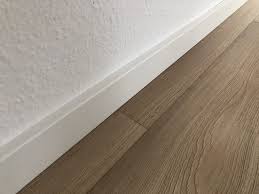 Modern yada klasik istediğiniz tüm laminat parke modelleri bol çeşit ve uygun fiyat ile tekzen.com.tr'de! Sockelleisten Sauber An Krummen Wanden Montieren So Geht S