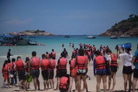 8 remaja berlayar saat liburan, namun kapal meninggalkan mereka di sebuah pulau kecil. Operasi Pulau Peranginan Terengganu Sehingga Akhir Oktober Utusan Digital