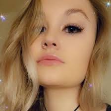 Nikki Lyon's Instagram, Twitter & Facebook