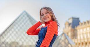 Bekijk wat junior songfestival (juniorsongf0483) heeft ontdekt op pinterest, 's werelds grootste verzameling ideeën. It S Carla For France At Junior Eurovision With Bim Bam Toi Escbubble