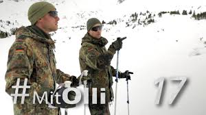 Dazu gehören die taschen im brustbereich und zahlreiche weitere seitentaschen, um viel platz zu schaffen. Mit Olli Fortbewegen Im Schnee Gebirgsjager Der Bundeswehr Youtube