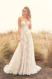 Sie erfreuten sich sogar noch größerer beliebtheit, als kate middleton eines zu ihrer hochzeit trug. Tragerloses Brautkleid Im Bohemian Look Aus Spitze Mit Sweetheart Ausschnitt Von Lillian West Modell 66115 Heiraten Mit Braut De