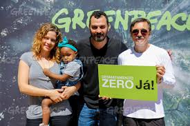 This is leandra leal by o mundo de gogoia on vimeo, the home for high quality videos and the people who love them. Greenpeace Leandra Leal Ale Youssef And Charles Gavin At Protest Against Renca Termination In Brazil