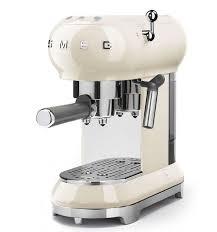 Get the kitchen appliances you want from the brands you love today at kmart. 15 Retro Kitchen Appliances You Ll Love Cottage Style Decorating Renovating And Entertaining Ideas For Indoors And Out