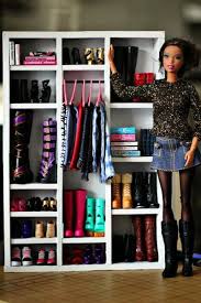 шкаф мебель из картона для кукол своими руками выкройки и схемы Vykrojki I Mk Drugih Grupp So Steny S Izobrazheniyami Odezhda Dlya Barbi Podelki Iz Palochek Kukolnaya Odezhda