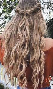 Gorgeous Hairstyle For Long Curly Hair That Takes No Time To Do Frisyrer Frisyre Bunad Frisyre Til Bunad