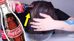 Sacinizi Kola Ile Yikayin Ve 2 Dakika Bekleyin Inanilmaz Bir Sey Olacak Youtube Beyaz Sac Sac Sifali Bitki Bahcesi