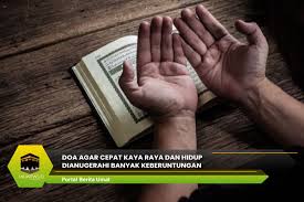 Selain melakukan amalan cepat kaya diatas, anda juga bisa berikhtiyar dengan cara lain yaitu dengan menggunakan sarana kelancaran rejeki islami seperti menggunakan mustika pesugihan putih, uang asmak dan sebagainya. Pelajari Ini Doa Cepat Kaya