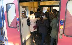 Elle l'a chassé, il l'a pourchassée elle l'a tant cherché, il l'a recherchée. Ile De France Il Filmait Sous Les Jupes Des Filles Du Rer A Le Parisien