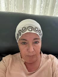 Can you put the little girl in the older mans arms and remove lady with  older man