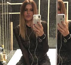 Sono stata l'unica persona in questi anni che non ha mai lasciato solo vittorio. Avete Mai Visto La Casa Di Rita Rusic L Attuale Concorrente Del Gf Vip 4 Si Trova A Miami Ed E Piena Di Specchi