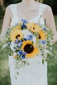 Make your events bright and blissful as a clear summer sky with blue sunny sky wedding flower arrangements. Sunflower Details Uncloudy Studio