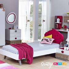 bebek cocuk genc odasi panosundaki pin