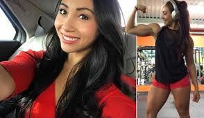 Leanna Carr's Instagram, Twitter & Facebook