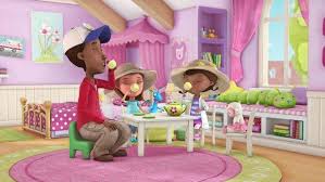 Doctor Mcstuffin Room Google Sogning Doc Mcstuffins Room Doc Mcstuffins Bed White Small Table
